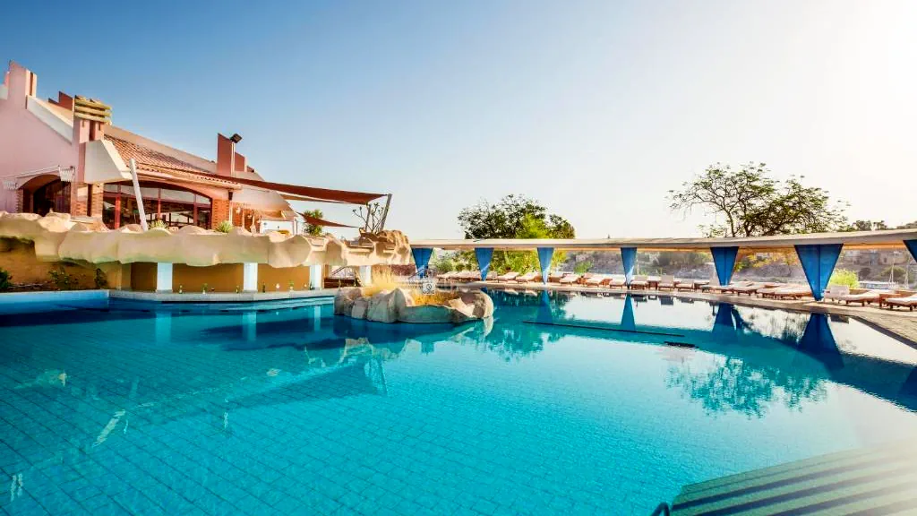 الفندق بيراميزا ايزيس ايلاند ريزورت - أسوان